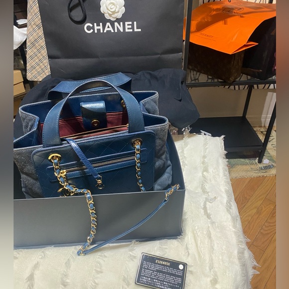 Chanel  tote denim satchels chain 2way strap is not removable - Picture 2 of 14